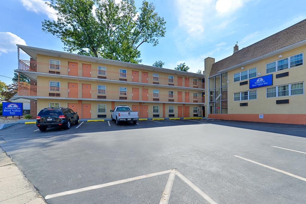 Media Inn & Suites Экстерьер фото