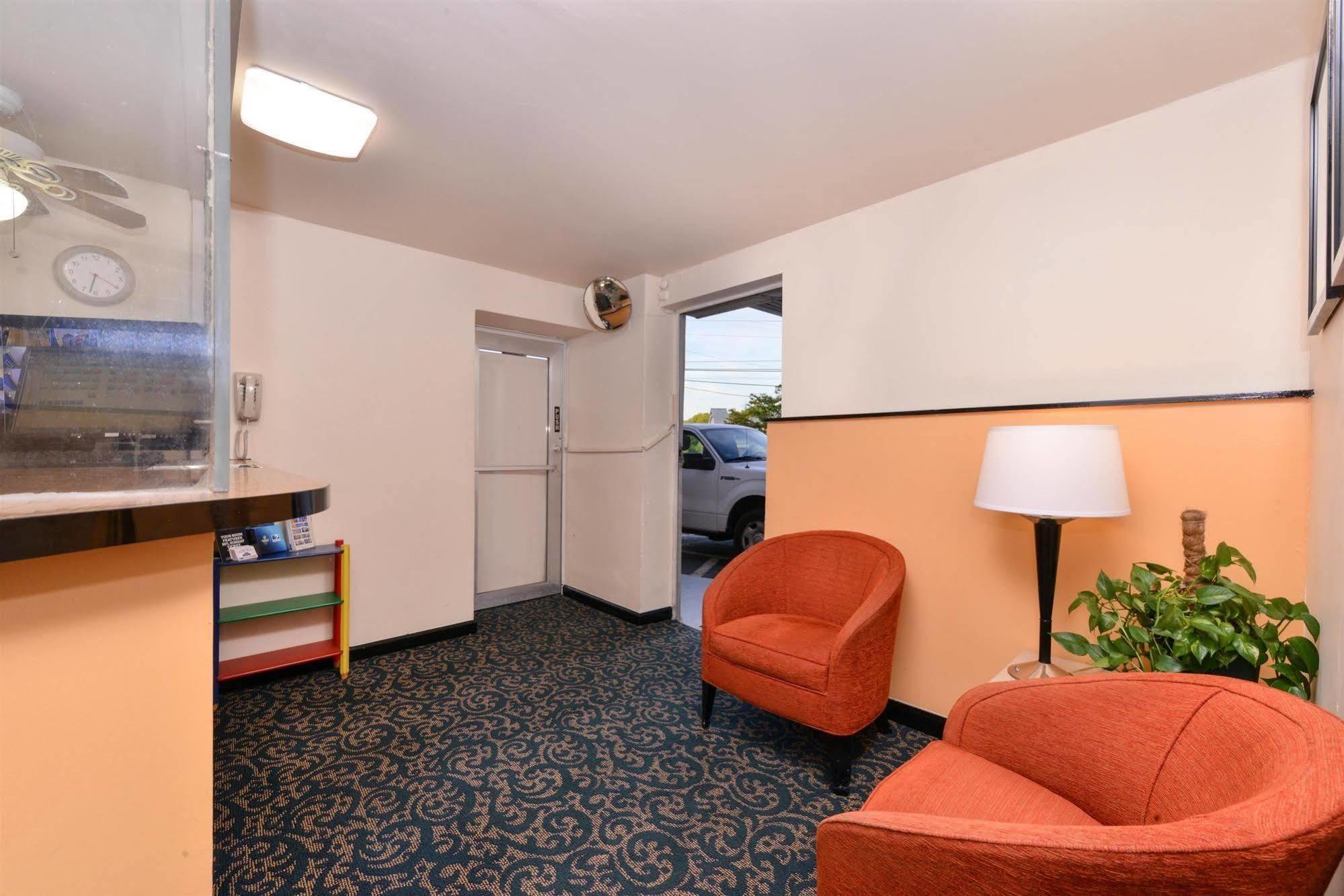 Media Inn & Suites Экстерьер фото