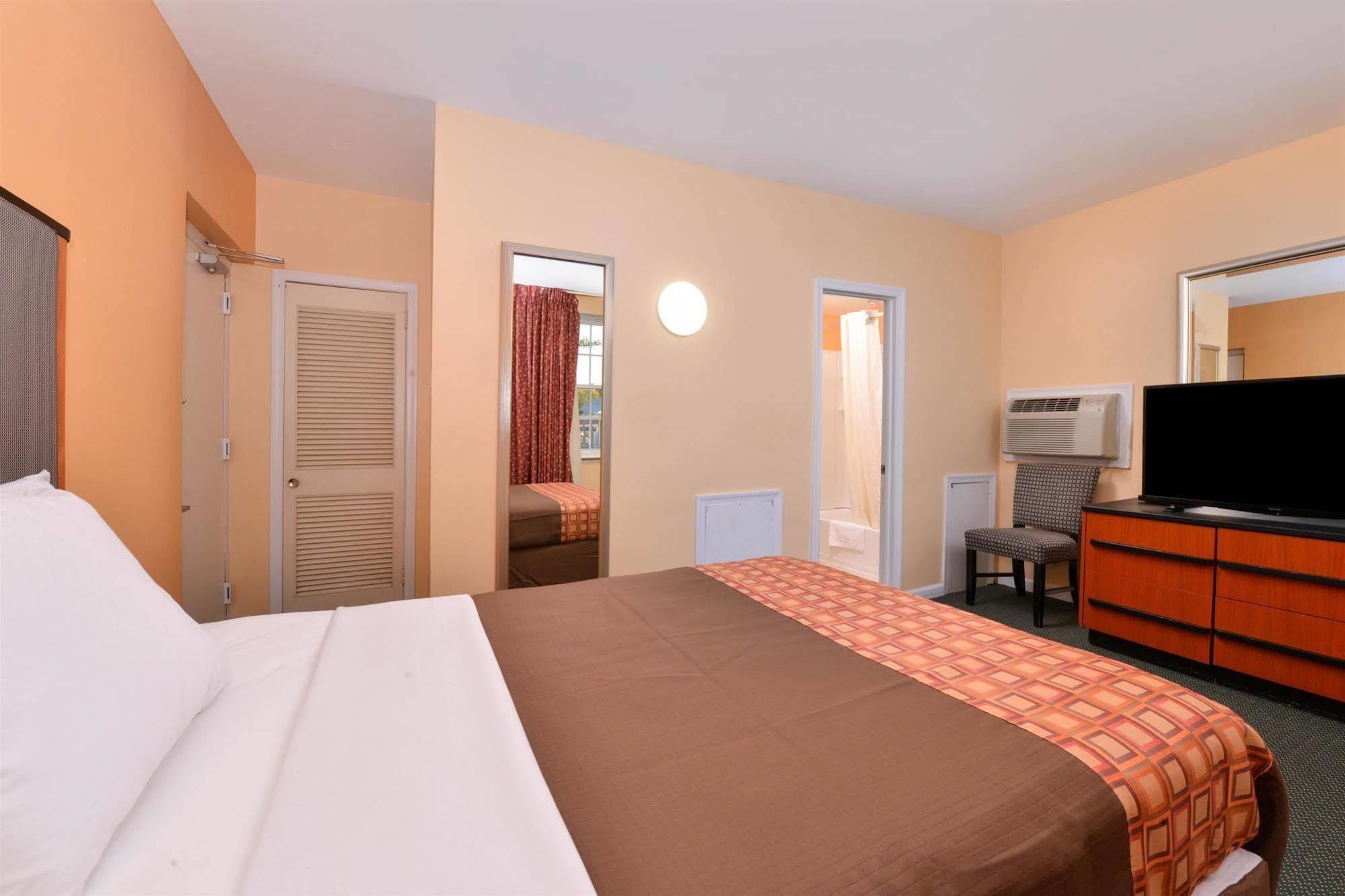 Media Inn & Suites Экстерьер фото
