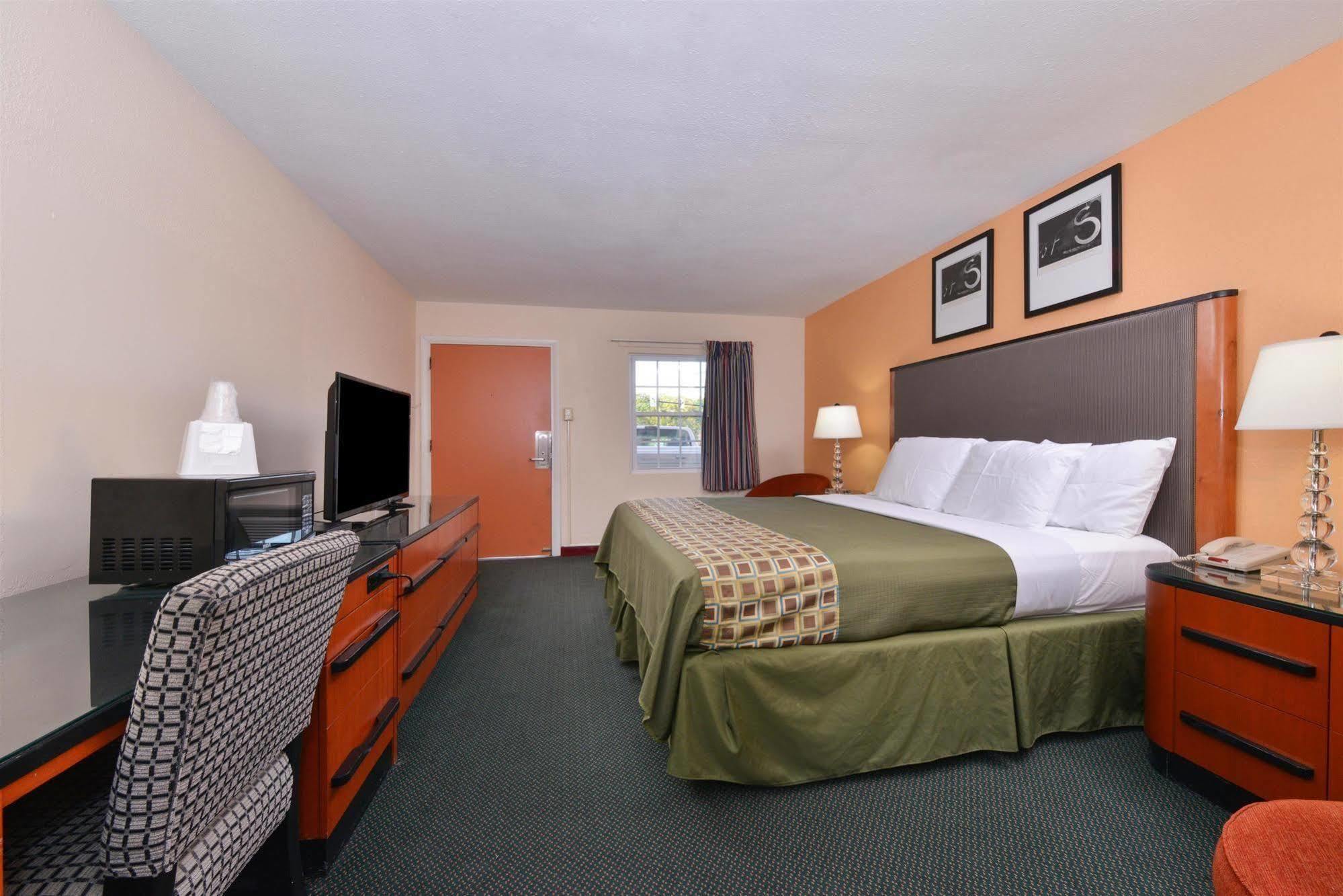 Media Inn & Suites Экстерьер фото