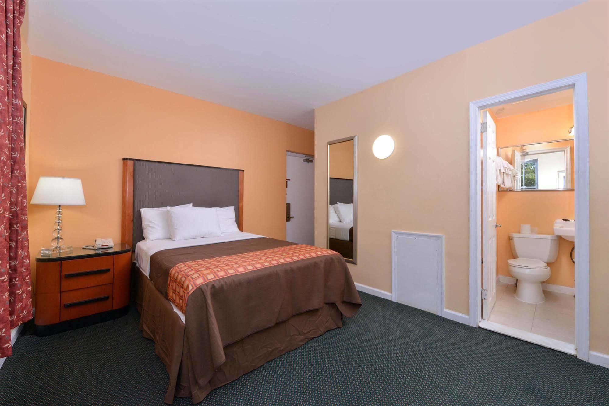 Media Inn & Suites Экстерьер фото